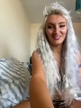 Snapshot of Livistreetxx chatting on May 2026 10:42:02 AM Livistreetxx online show from May 2026 10:42:02 AM