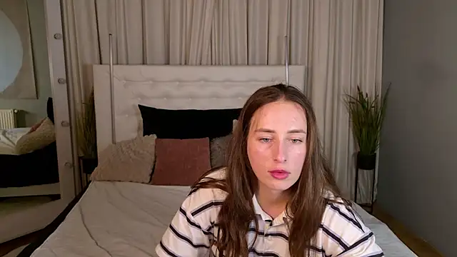 NadinnL online show from July 2026 01:30:01 PM