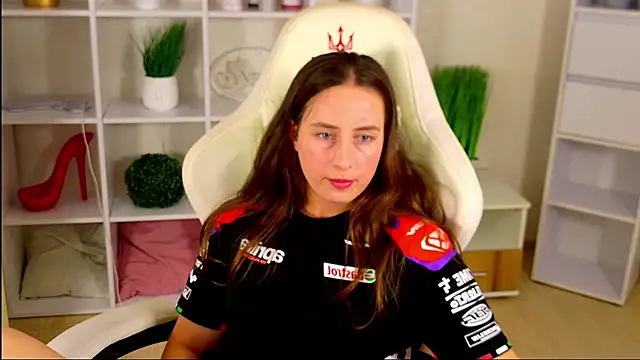 NadinnL online show from July 2026 07:27:02 PM
