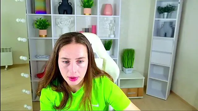 NadinnL online show from July 2026 05:43:02 AM
