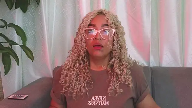 Luana curly online show from April 2026 07:37:01 PM