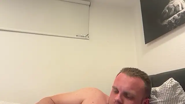 hallihallo12343 online show from April 2026 10:11:02 PM