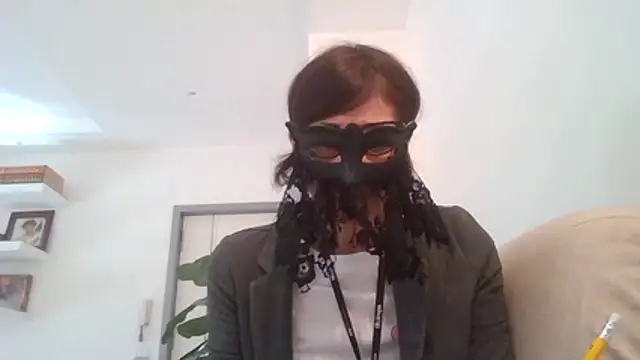 Snapshot of HelenTiAscolta chatting on May 2026 02:22:01 PM HelenTiAscolta online show from May 2026 02:22:01 PM