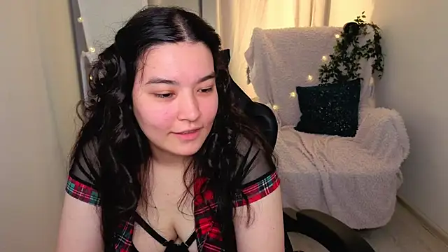 MomoRins online show from May 2026 10:05:02 PM