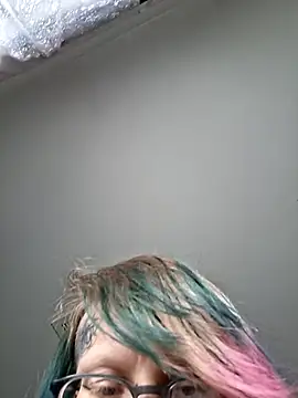 cutiethrash online show from April 2026 11:18:02 PM