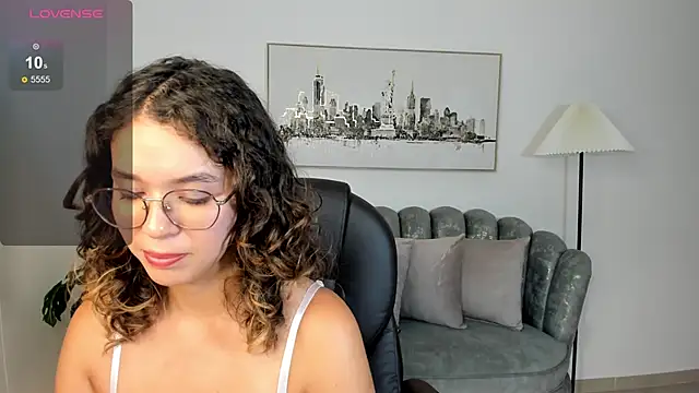 Snapshot of sienna_luxor chatting on May 2026 11:45:02 PM sienna luxor online show from May 2026 11:45:02 PM
