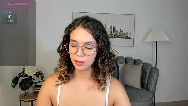 Snapshot of sienna_luxor chatting on May 2026 11:56:01 PM sienna luxor online show from May 2026 11:56:01 PM