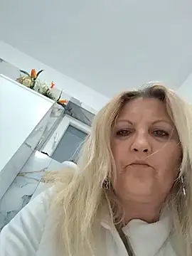 Divineblond online show from April 2026 07:30:01 PM