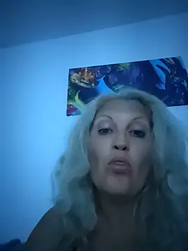 Divineblond online show from July 2026 10:28:02 PM