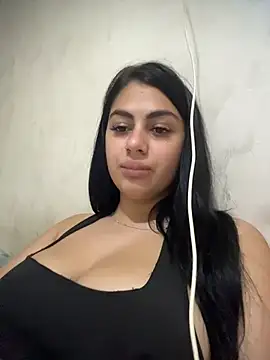 LilyLovell online show from May 2026 07:33:01 PM