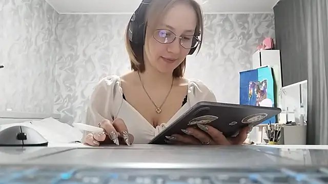 MyungWormington online show from April 2026 12:03:01 PM