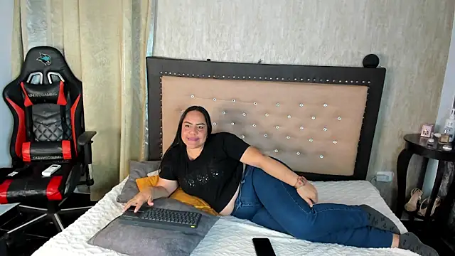 Zoedeleon online show from May 2026 07:30:02 PM