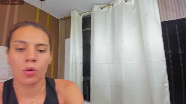 Snapshot of AlahiaEvanz chatting on May 2026 04:50:01 AM AlahiaEvanz online show from May 2026 04:50:01 AM