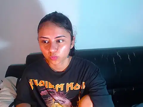 BellaLuxxs online show from June 2026 11:00:01 PM