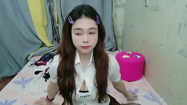 xiaoxiaohong030 online show from April 2026 12:25:02 PM