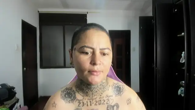 romina23 online show from April 2026 09:32:02 PM