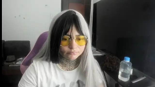 romina23 online show from May 2026 10:27:02 PM