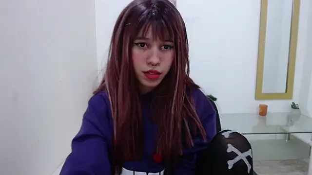 Loly Petit online show from April 2026 07:41:01 PM