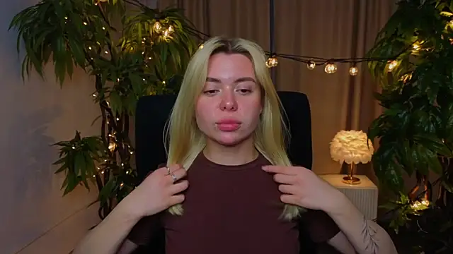 AveriRigby online show from May 2026 10:42:02 AM