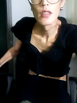 DelicadaSeduz online show from April 2026 01:14:01 AM