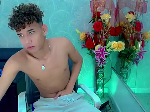 santiago twink online show from April 2026 01:26:02 PM