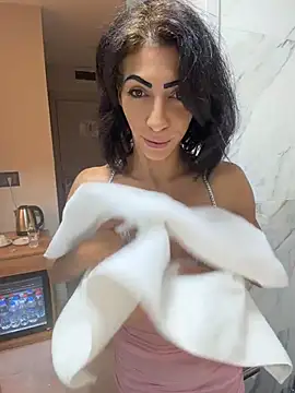 Yasmiinee online show from June 2026 09:52:02 PM