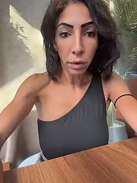 Yasmiinee online show from July 2026 03:18:01 PM
