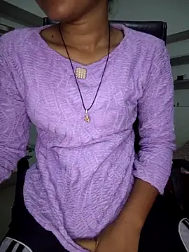 ESHA-LOVE online show from May 2026 05:09:01 PM