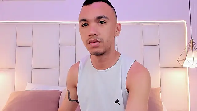 AndresSolorzano1 online show from May 2026 11:38:02 AM
