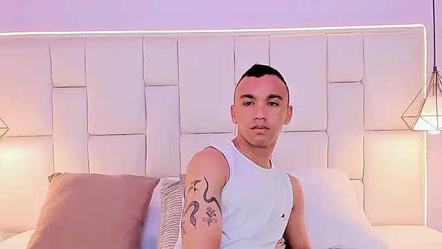 AndresSolorzano1 online show from May 2026 11:39:02 AM