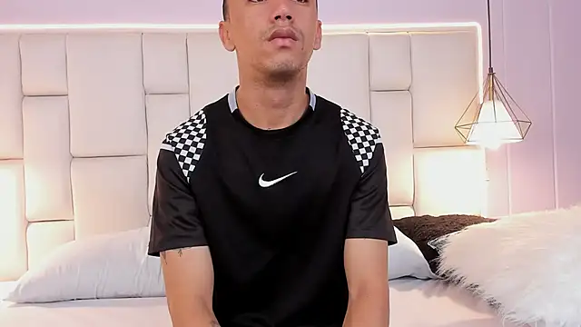 AndresSolorzano1 online show from June 2026 11:34:01 AM