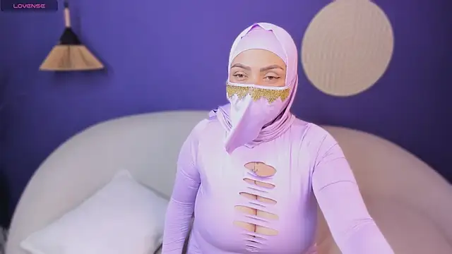 Alaya Lux online show from June 2026 06:18:02 PM