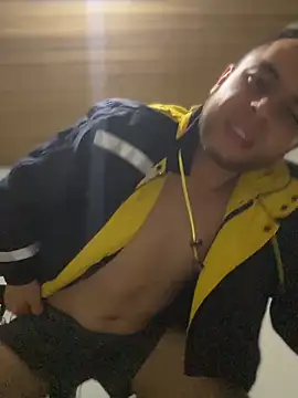 SUZUIRYOTA online show from April 2026 07:45:01 AM