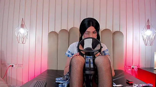 nicki-west online show from June 2026 07:38:02 PM