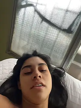 mia moonna online show from May 2026 12:00:01 PM