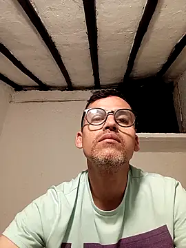Snapshot of jairo43 chatting on April 2026 11:14:01 AM jairo43 online show from April 2026 11:14:01 AM