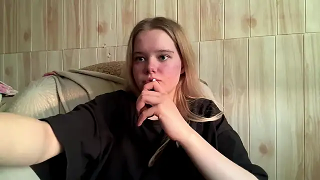 Snapshot of Malinwitch chatting on June 2026 03:47:01 PM Malinwitch online show from June 2026 03:47:01 PM