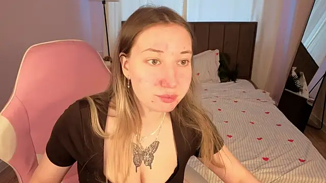 Lilyy Lark online show from May 2026 01:25:02 AM