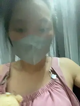 Lynlyn99 online show from June 2026 02:52:01 PM