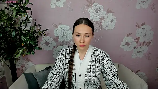 FreddaCordaro online show from April 2026 12:11:02 PM