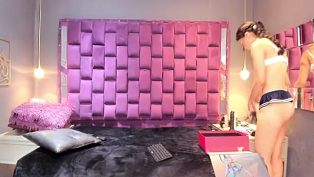 AlesiaLara online show from August 2026 07:23:02 PM