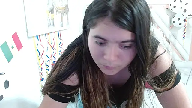 Laurha  online show from June 2026 07:29:01 PM
