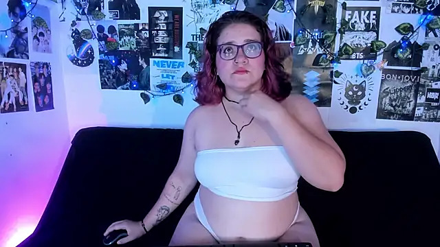 Snapshot of helleen21 chatting on July 2026 07:23:02 AM helleen21 online show from July 2026 07:23:02 AM