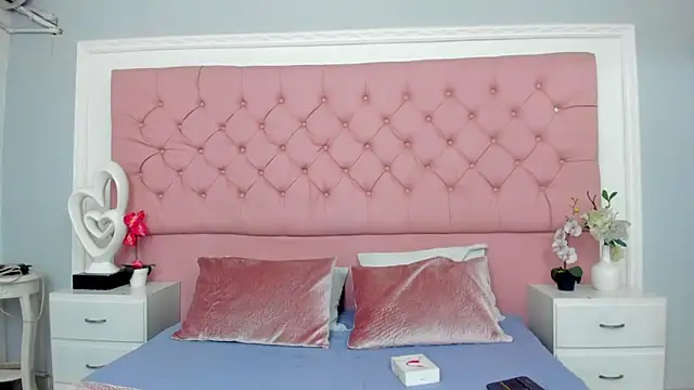 Snapshot of SarahDoll__ chatting on June 2026 01:56:01 PM SarahDoll online show from June 2026 01:56:01 PM