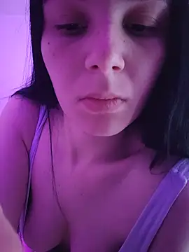 EMILLYREED11 online show from May 2026 08:33:02 AM