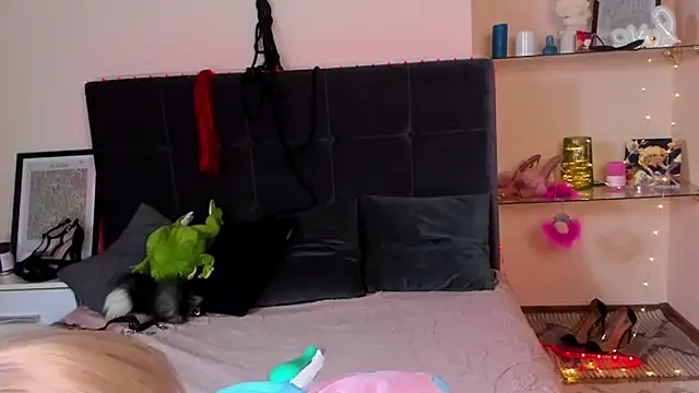 AlexxisSkky online show from May 2026 05:12:01 AM