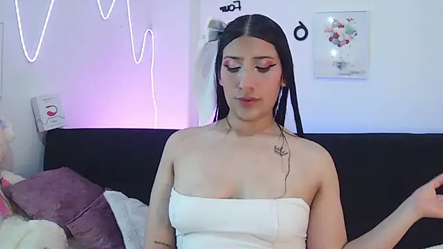Sara Blum online show from June 2026 03:58:02 PM