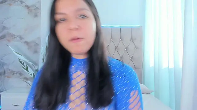 Clara4w online show from May 2026 12:00:02 PM