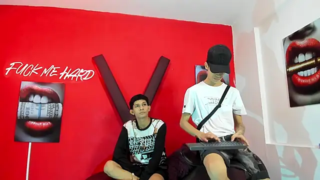 Snapshot of TWINKS_BOYSX chatting on May 2026 01:28:02 PM TWINKS BOYSX online show from May 2026 01:28:02 PM