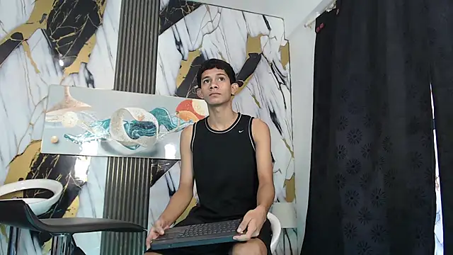 Snapshot of TWINKS_BOYSX chatting on June 2026 01:13:01 PM TWINKS BOYSX online show from June 2026 01:13:01 PM